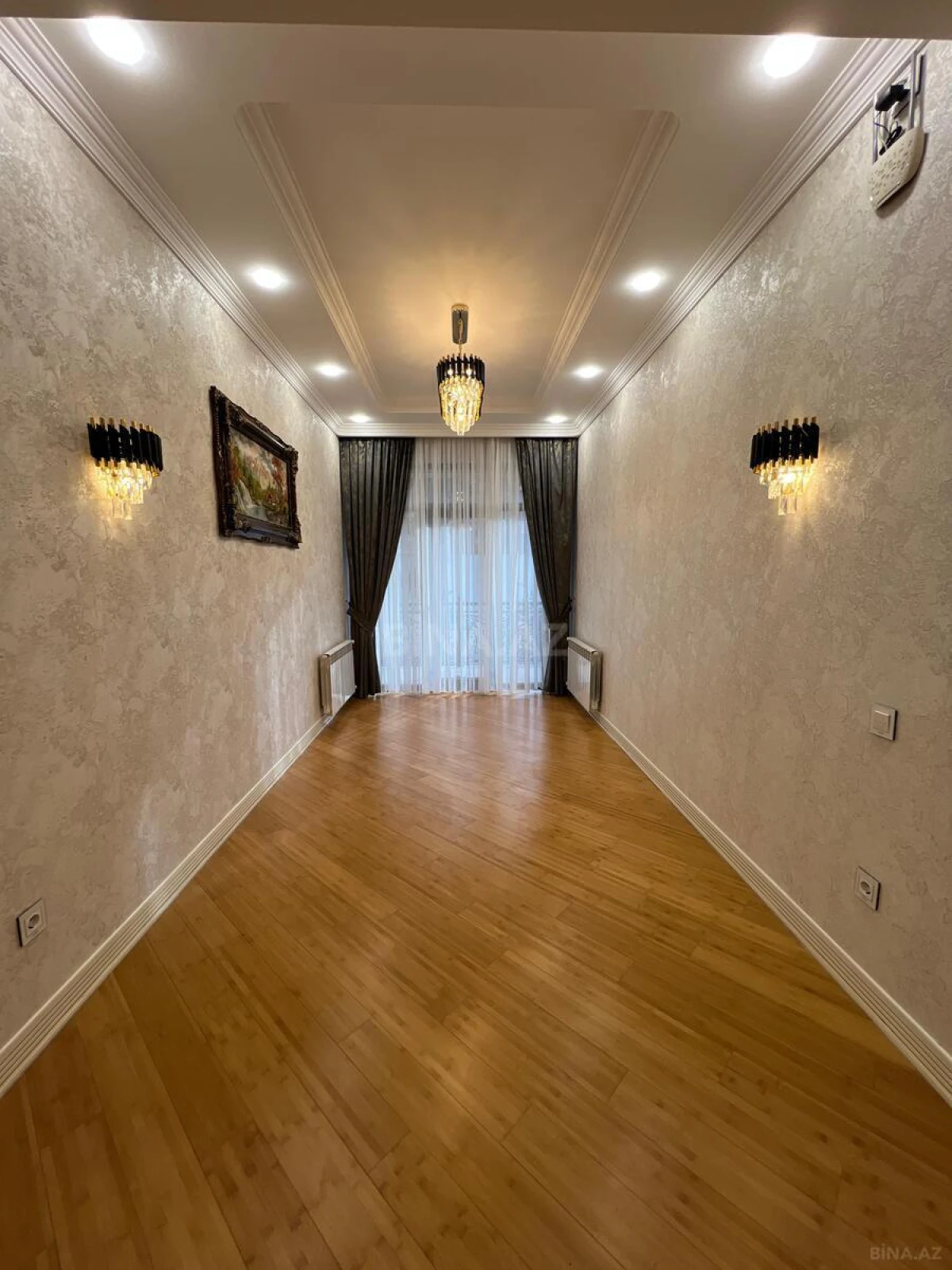 Satılır 10 otaqlı həyət evi 680 m²