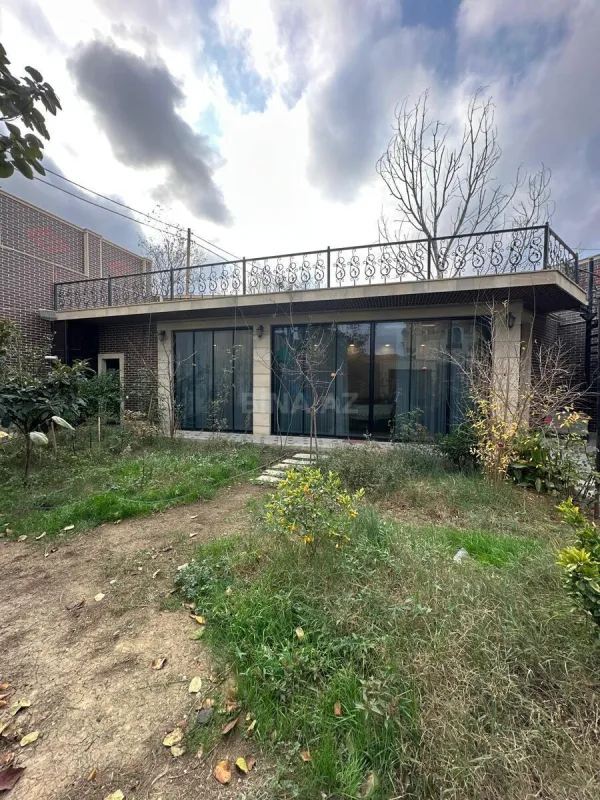 Satılır 10 otaqlı həyət evi 680 m²