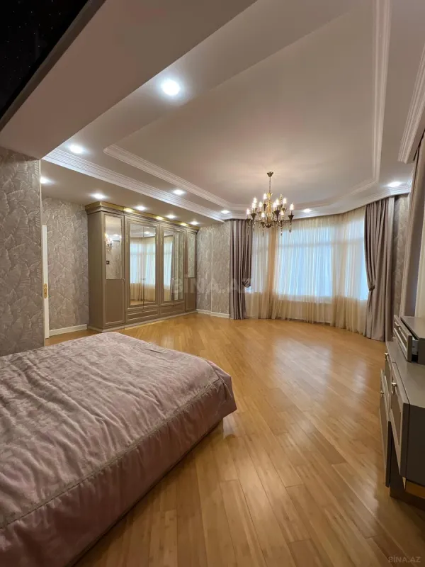 Satılır 10 otaqlı həyət evi 680 m²