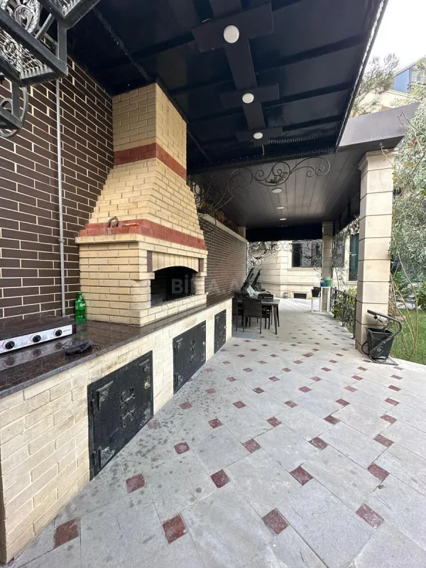 Satılır 10 otaqlı həyət evi 680 m²