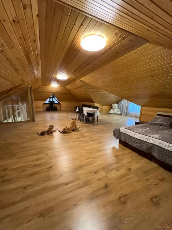 Satılır 10 otaqlı həyət evi 680 m²