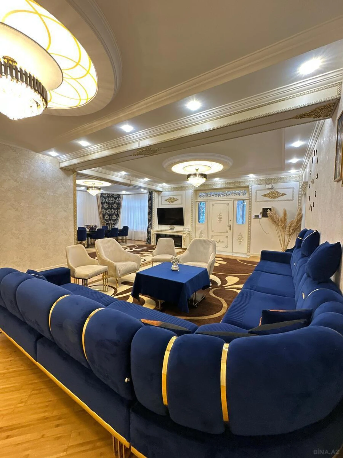 Satılır 10 otaqlı həyət evi 680 m²