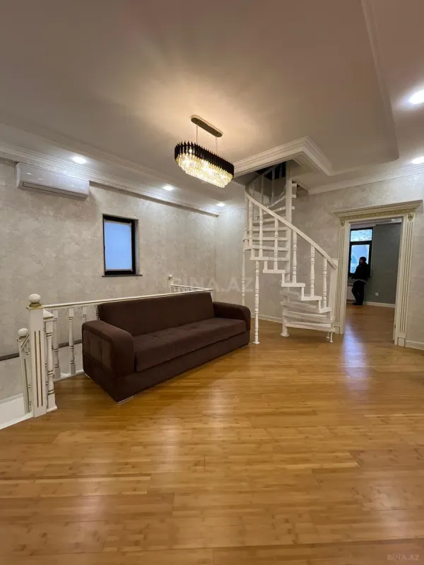 Satılır 10 otaqlı həyət evi 680 m²