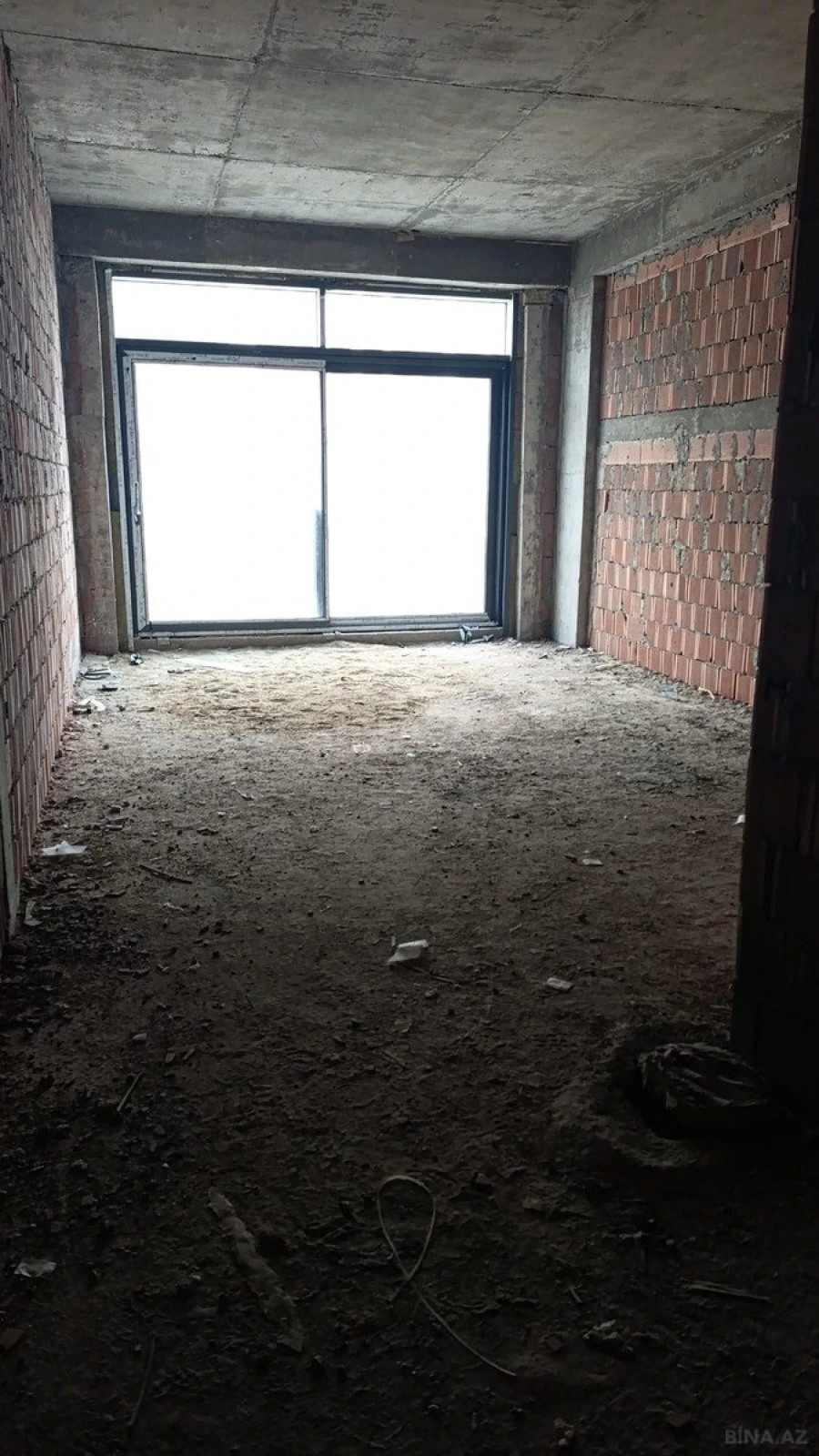 Satılır 3 otaqlı mənzil 102 m²