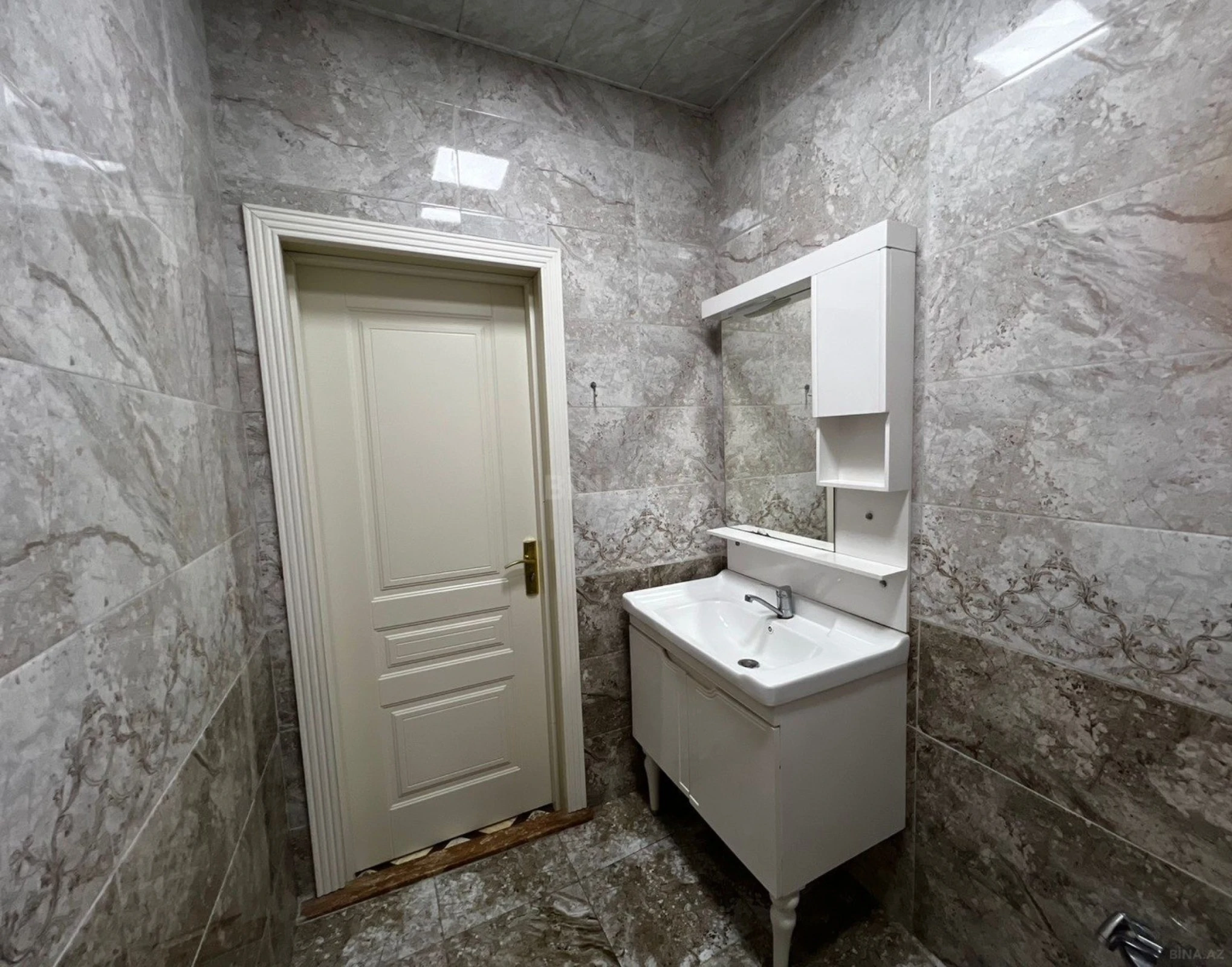 Satılır 3 otaqlı mənzil 117 m²