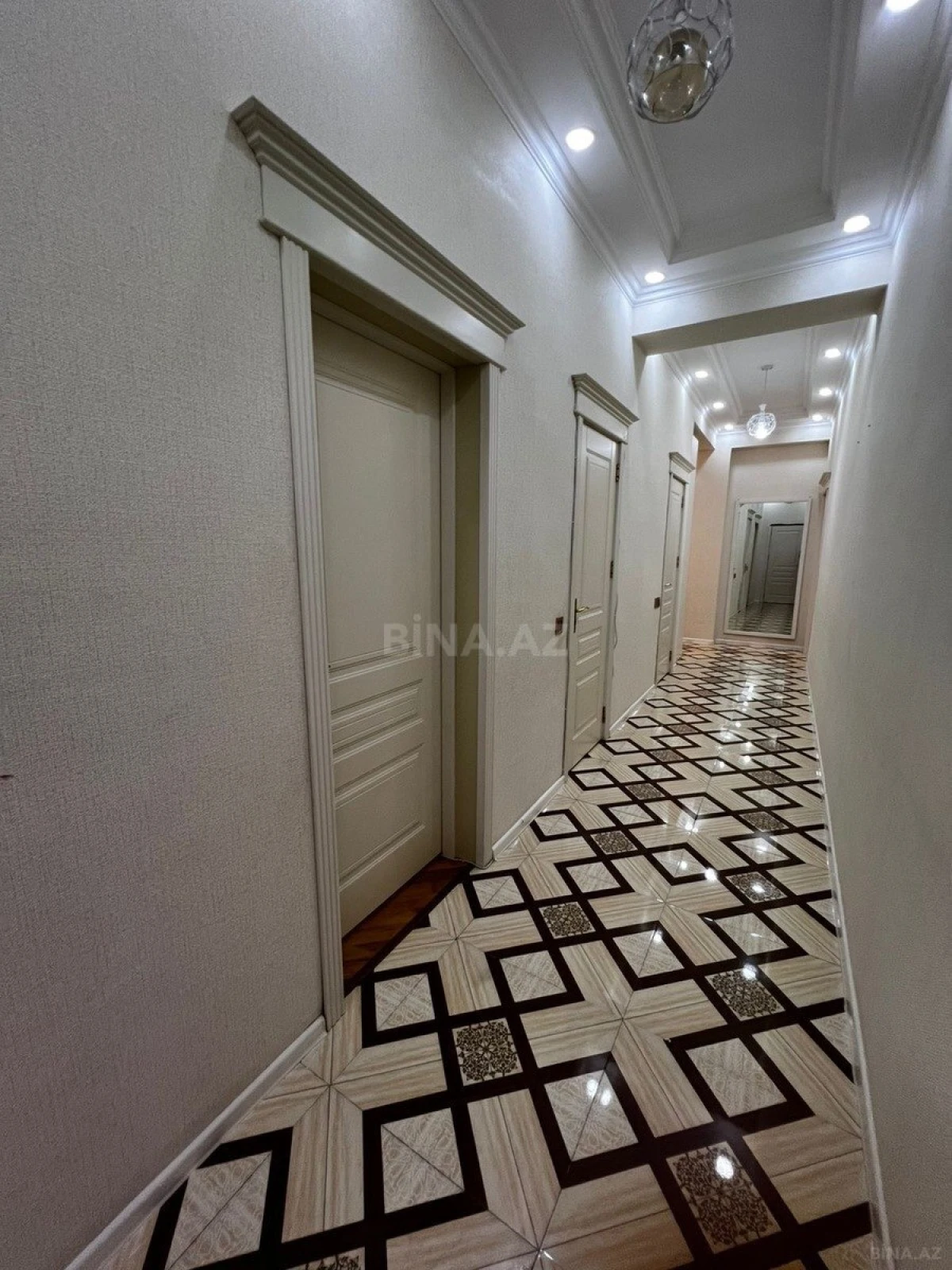 Satılır 3 otaqlı mənzil 117 m²