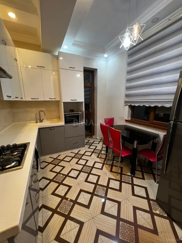 Satılır 3 otaqlı mənzil 117 m²