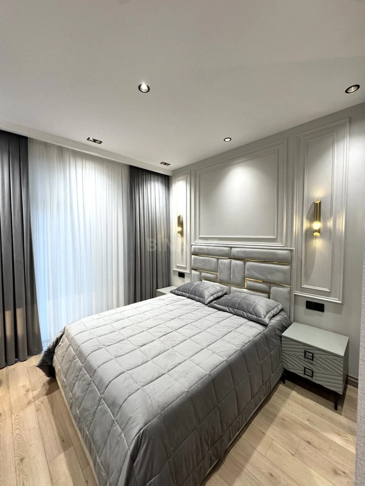 Satılır 3 otaqlı mənzil 98 m²