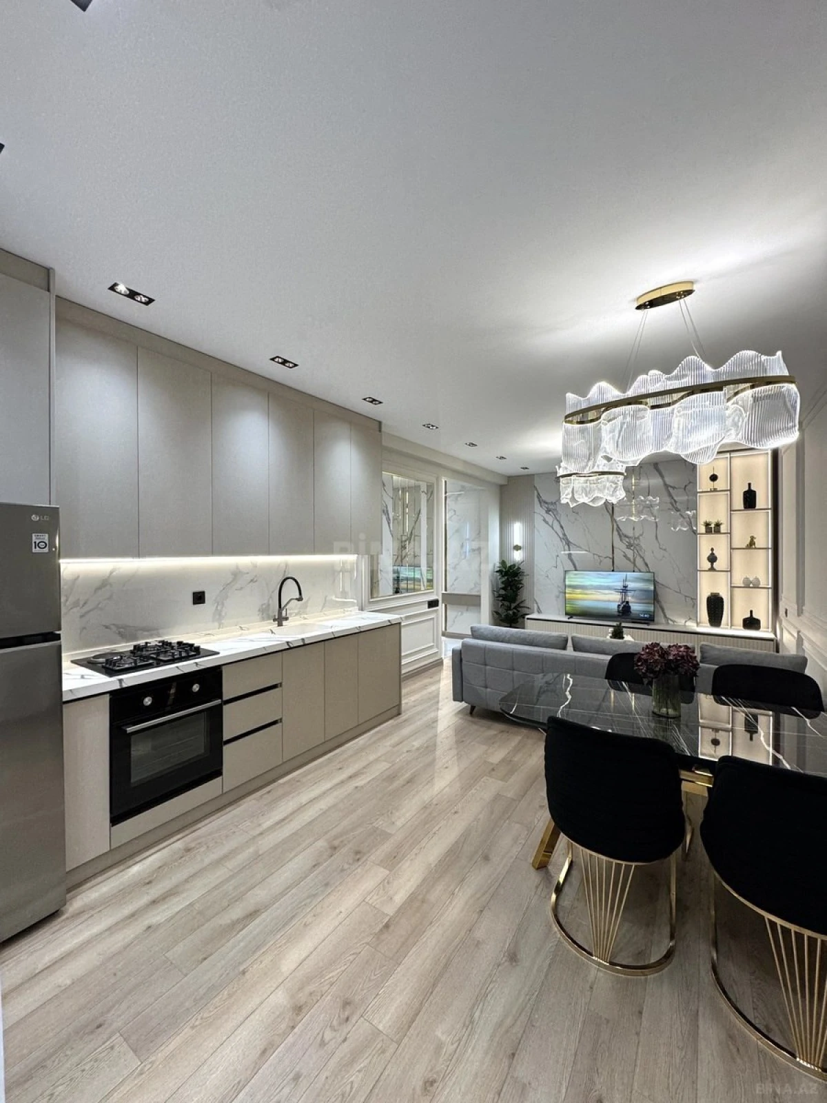 Satılır 3 otaqlı mənzil 98 m²