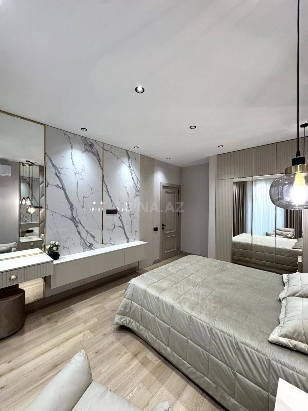 Satılır 3 otaqlı mənzil 98 m²