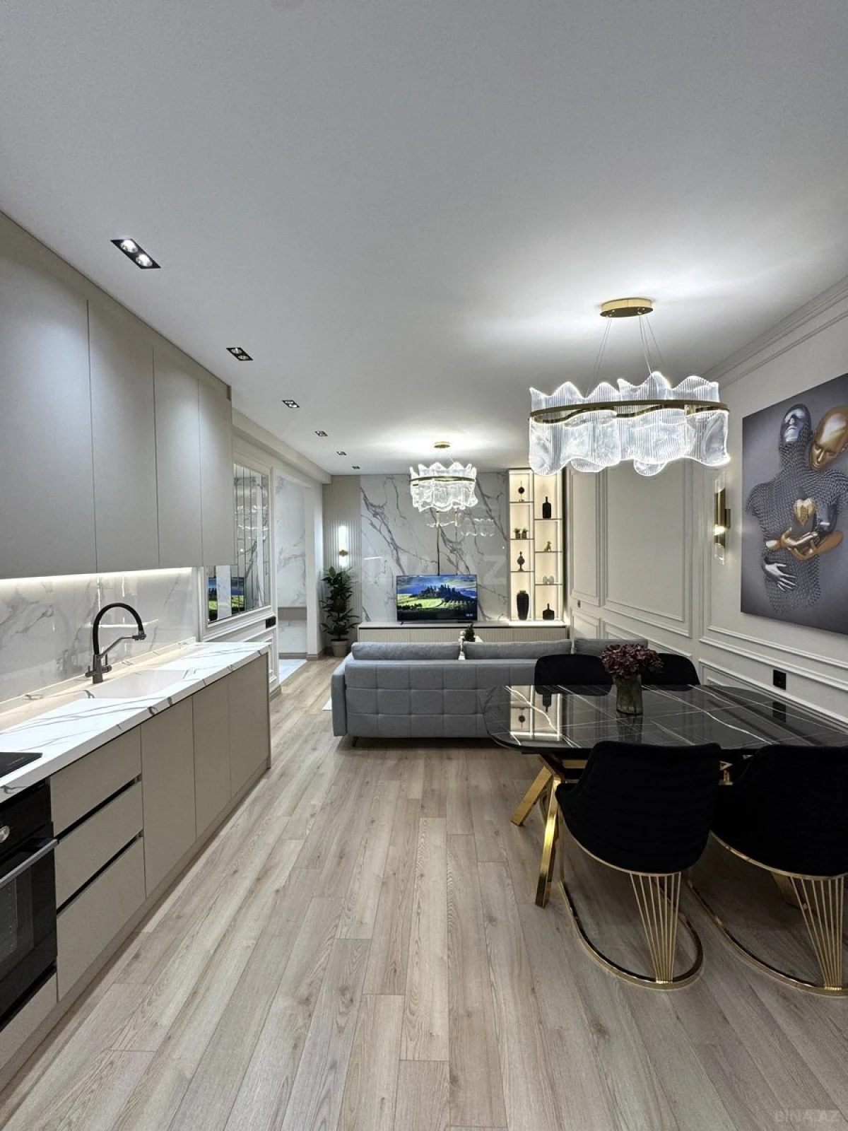 Satılır 3 otaqlı mənzil 98 m²