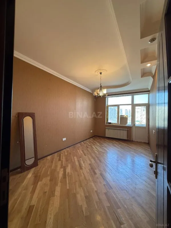 Satılır 2 otaqlı mənzil 82 m²