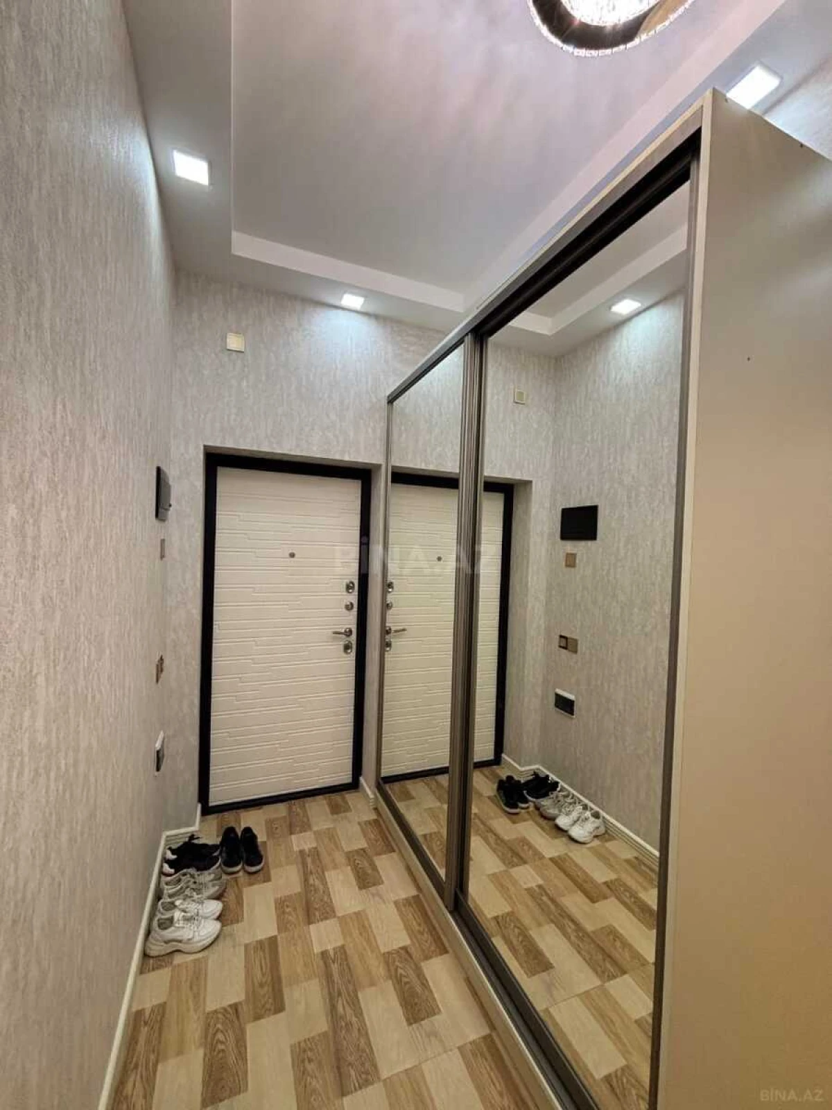 Satılır 2 otaqlı mənzil 78 m²