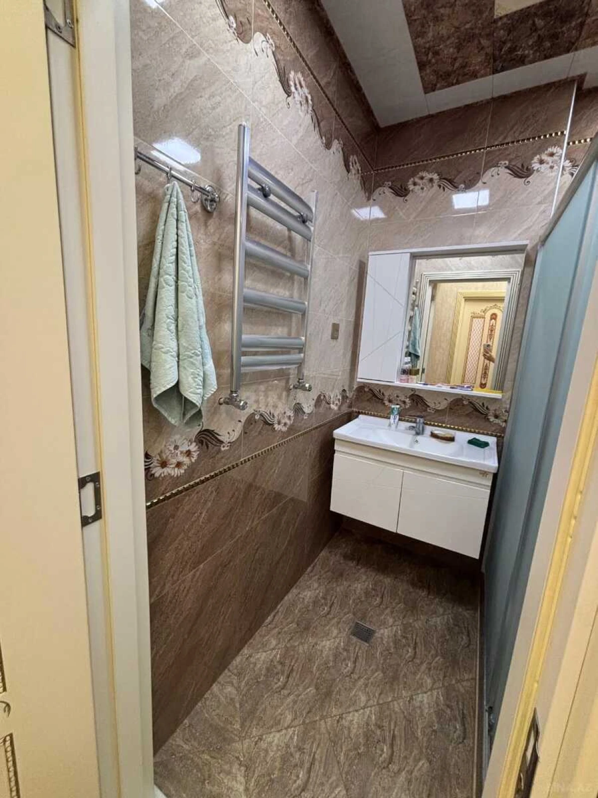 Satılır 2 otaqlı mənzil 78 m²