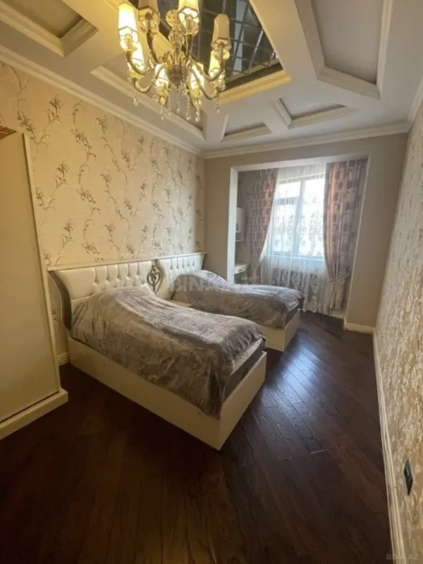 Kirayə verilir 3 otaqlı mənzil 153 m²