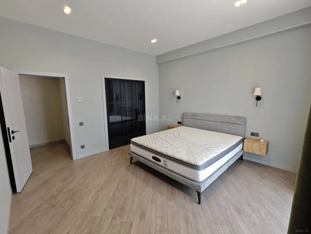 Satılır 4 otaqlı mənzil 135 m²