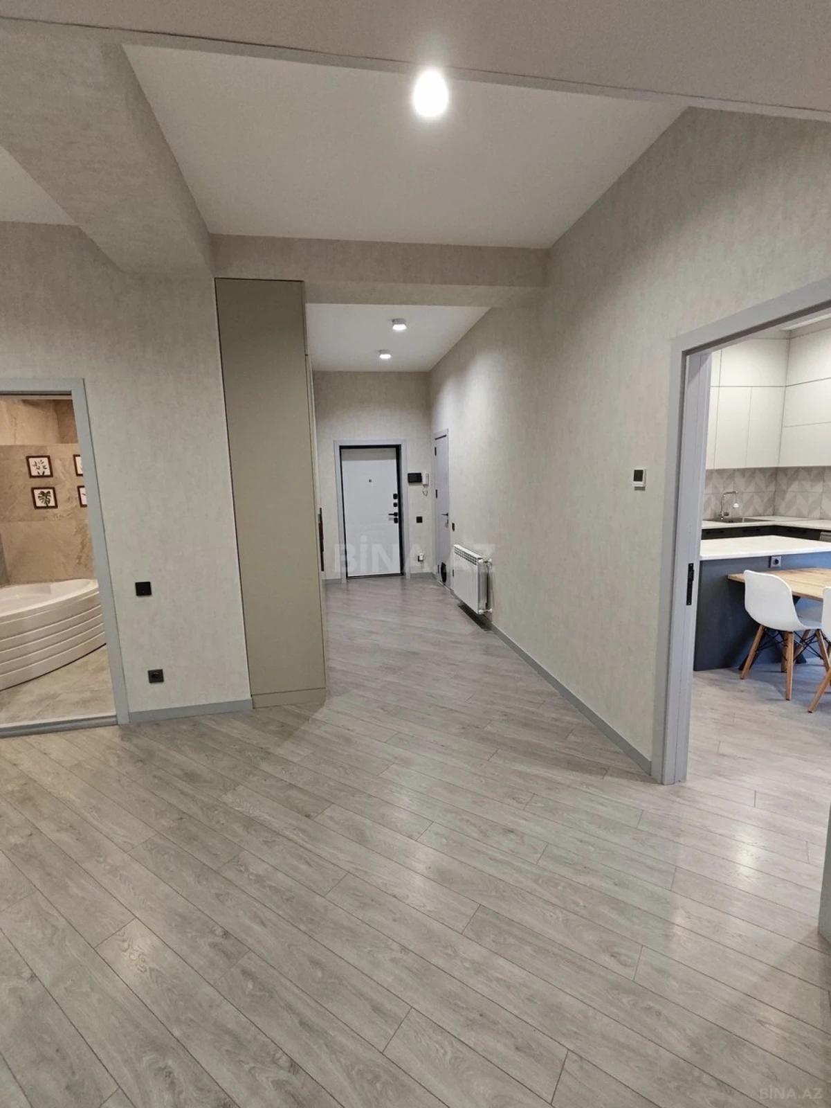 Satılır 4 otaqlı mənzil 135 m²