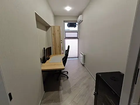 Satılır 4 otaqlı mənzil 135 m²