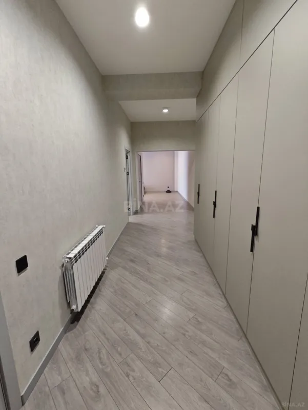 Satılır 4 otaqlı mənzil 135 m²