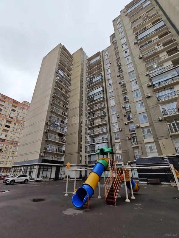 Satılır 4 otaqlı mənzil 135 m²