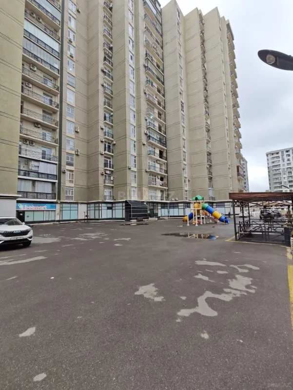 Satılır 4 otaqlı mənzil 135 m²