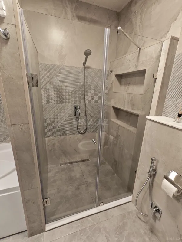 Satılır 4 otaqlı mənzil 135 m²