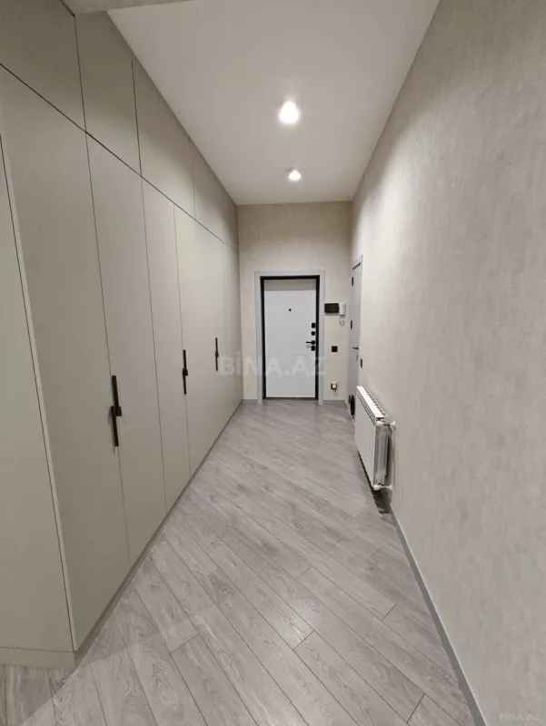 Satılır 4 otaqlı mənzil 135 m²