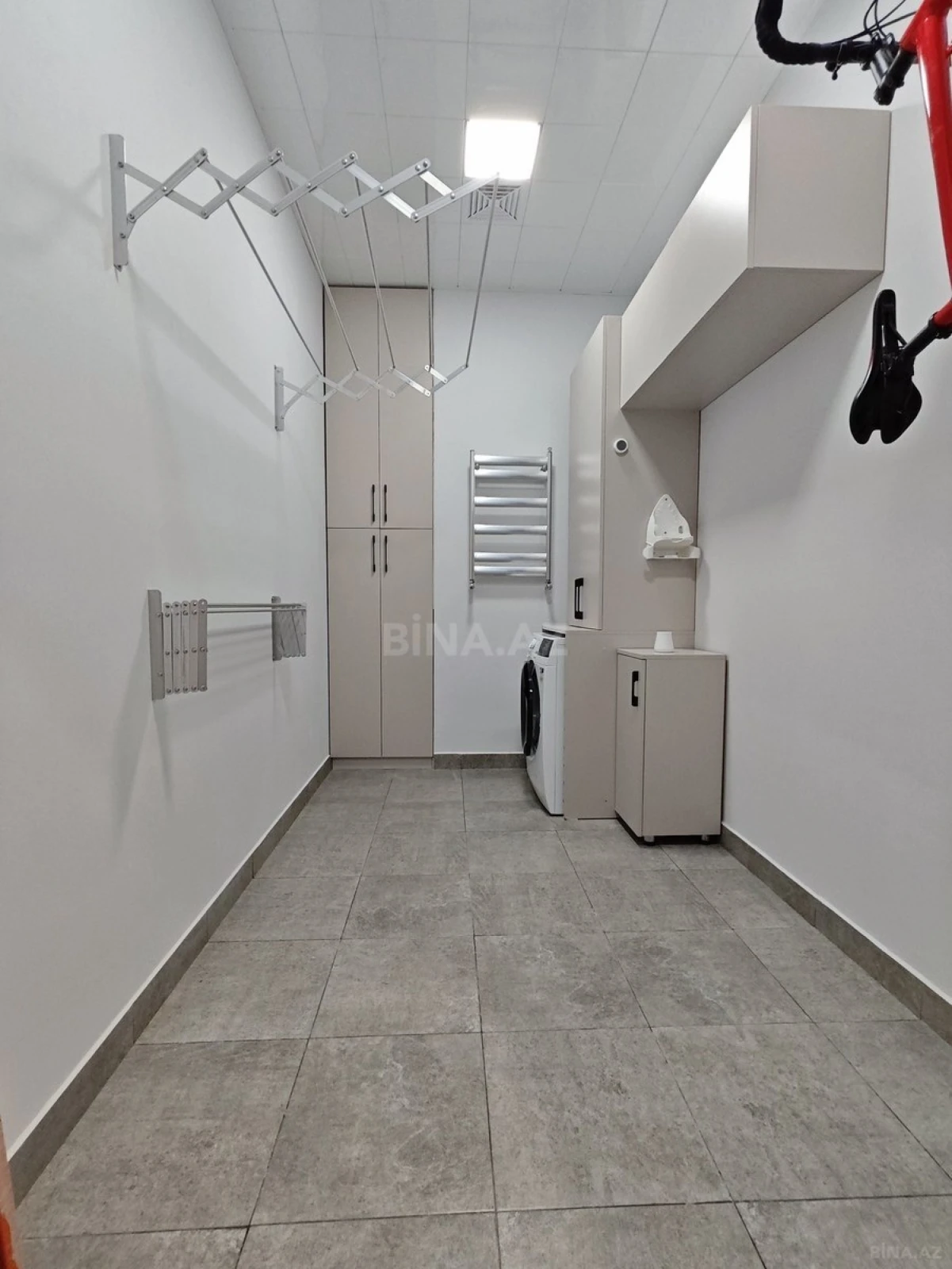 Satılır 4 otaqlı mənzil 135 m²