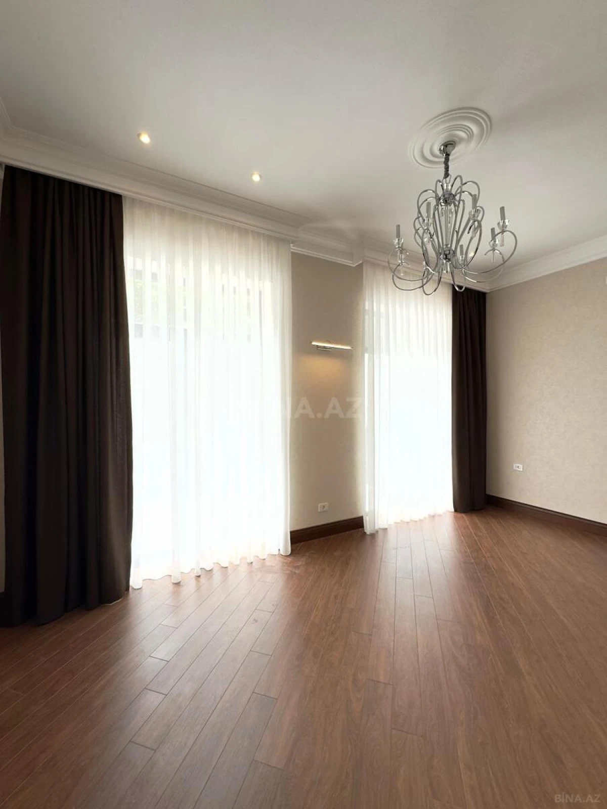 Satılır 6 otaqlı həyət evi 500 m²