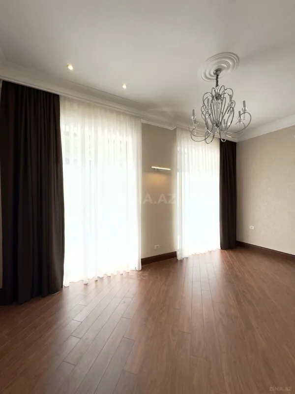 Satılır 6 otaqlı həyət evi 500 m²