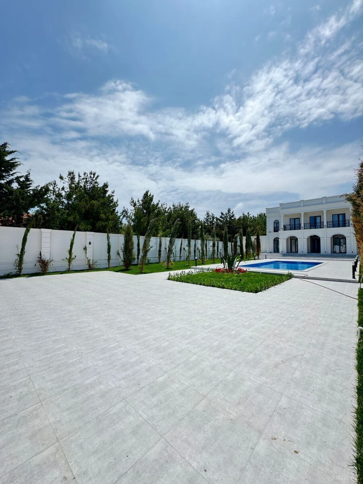 Satılır 6 otaqlı həyət evi 500 m²