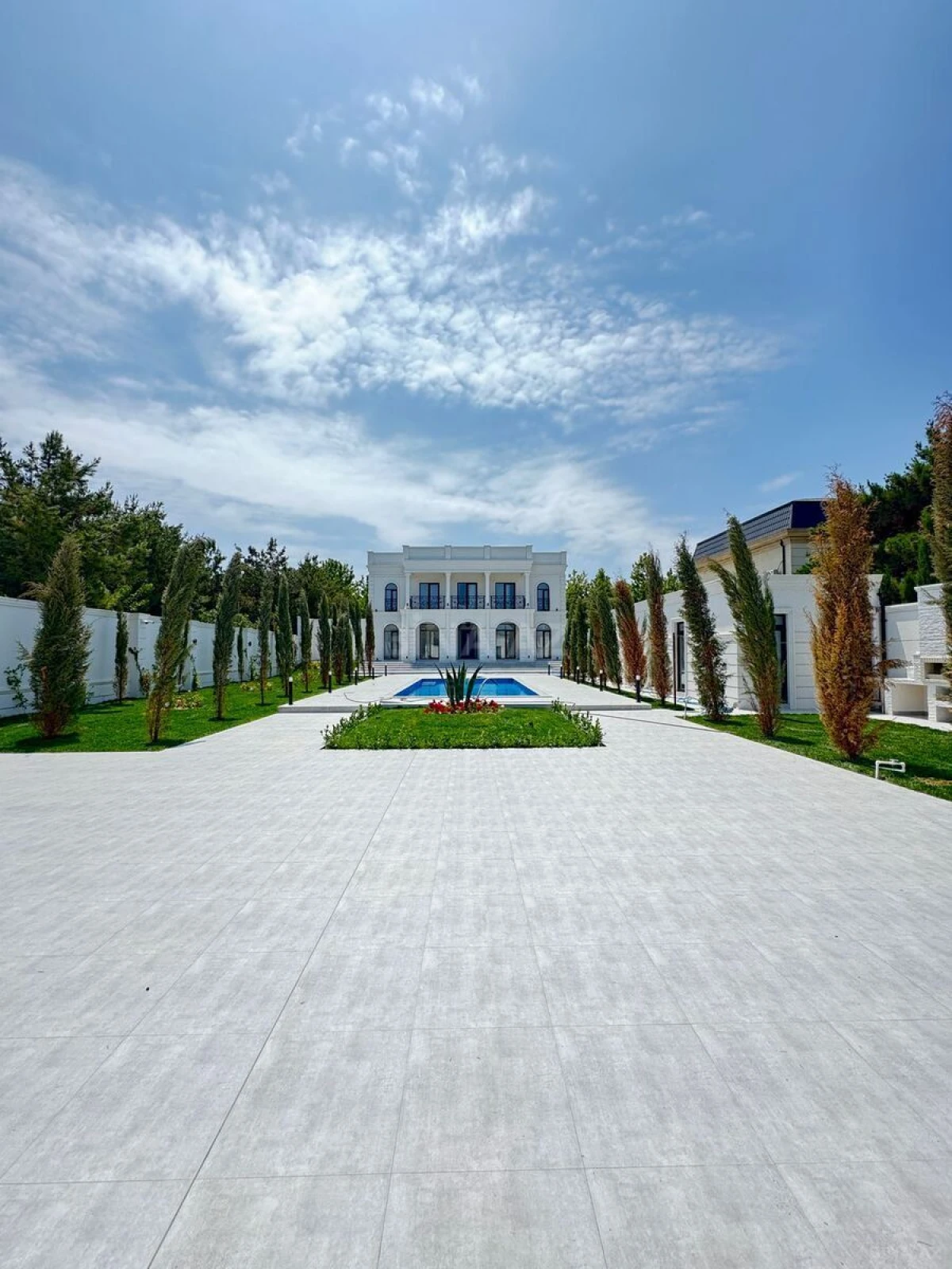 Satılır 6 otaqlı həyət evi 500 m²