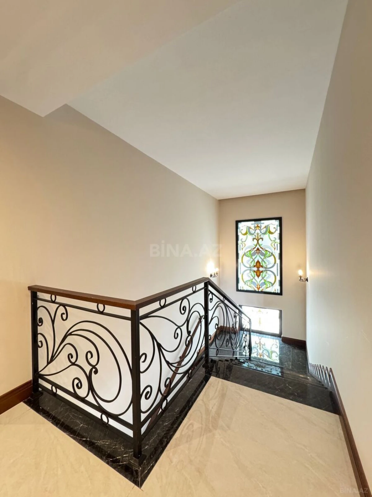 Satılır 6 otaqlı həyət evi 500 m²