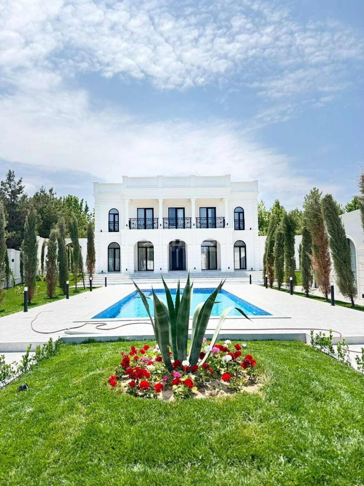 Satılır 6 otaqlı həyət evi 500 m²