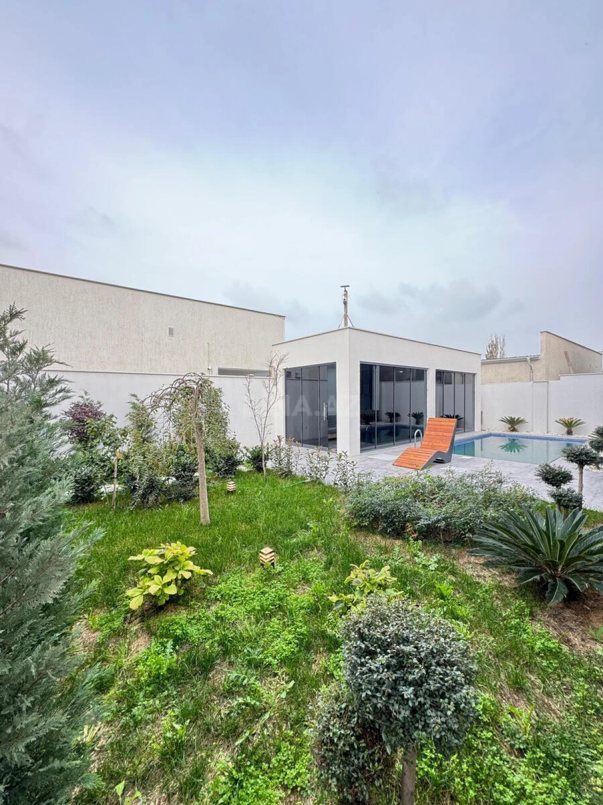 Satılır 4 otaqlı həyət evi 200 m²