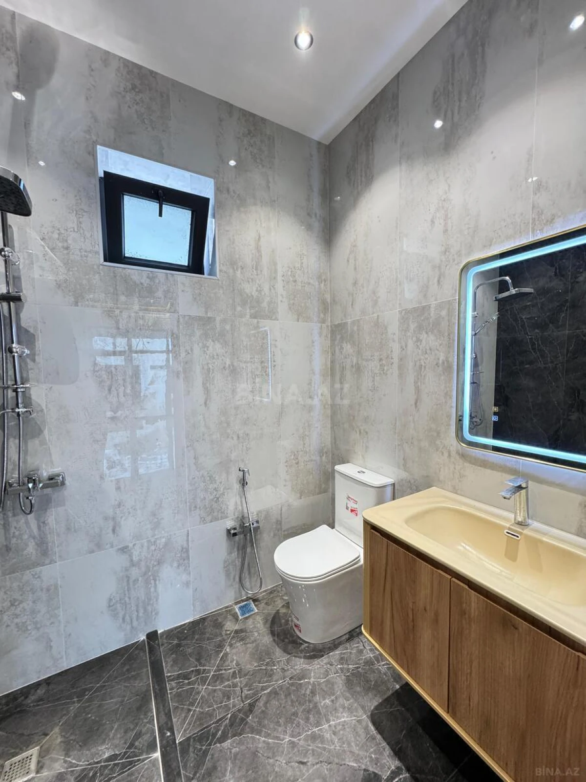 Satılır 4 otaqlı həyət evi 200 m²