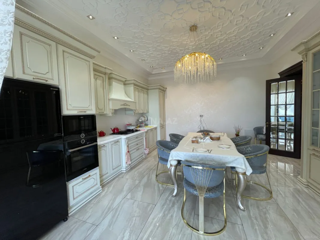 Satılır 7 otaqlı həyət evi 550 m²