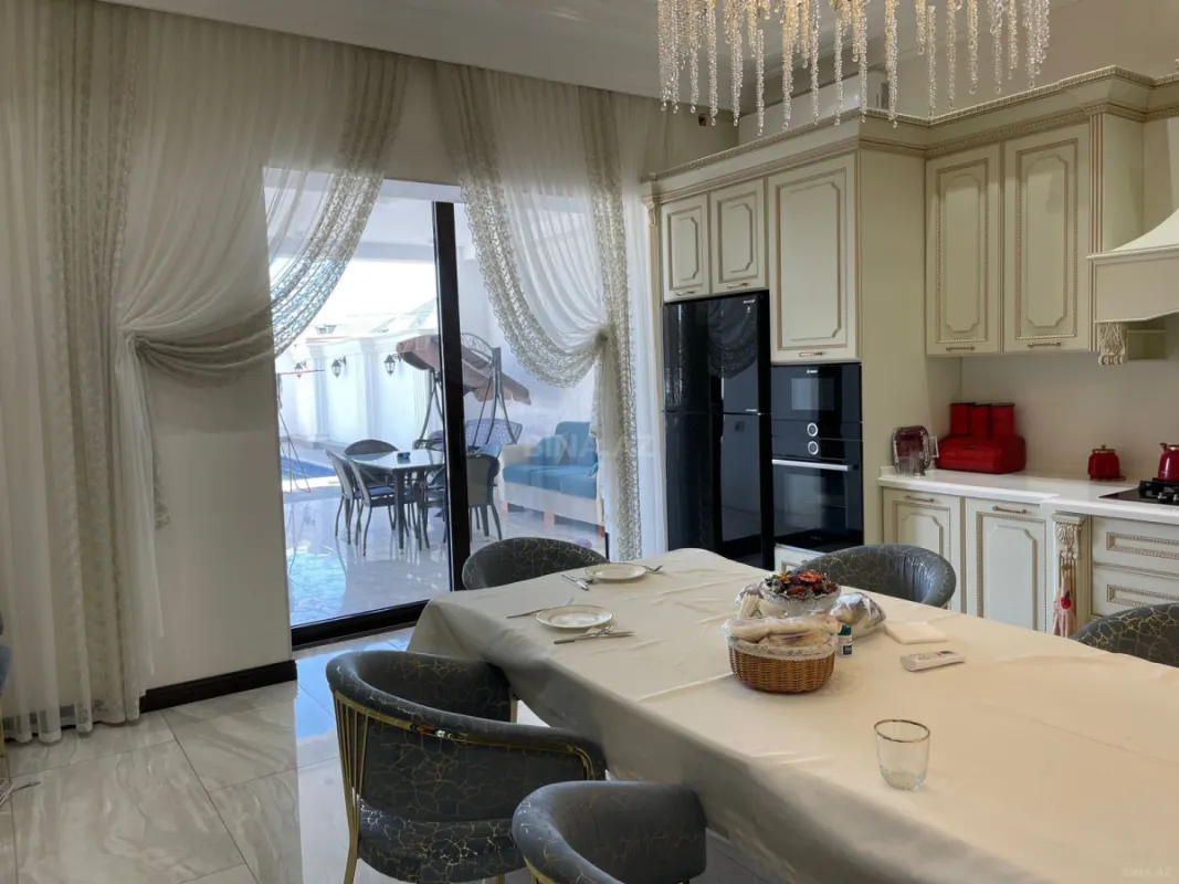Satılır 7 otaqlı həyət evi 550 m²