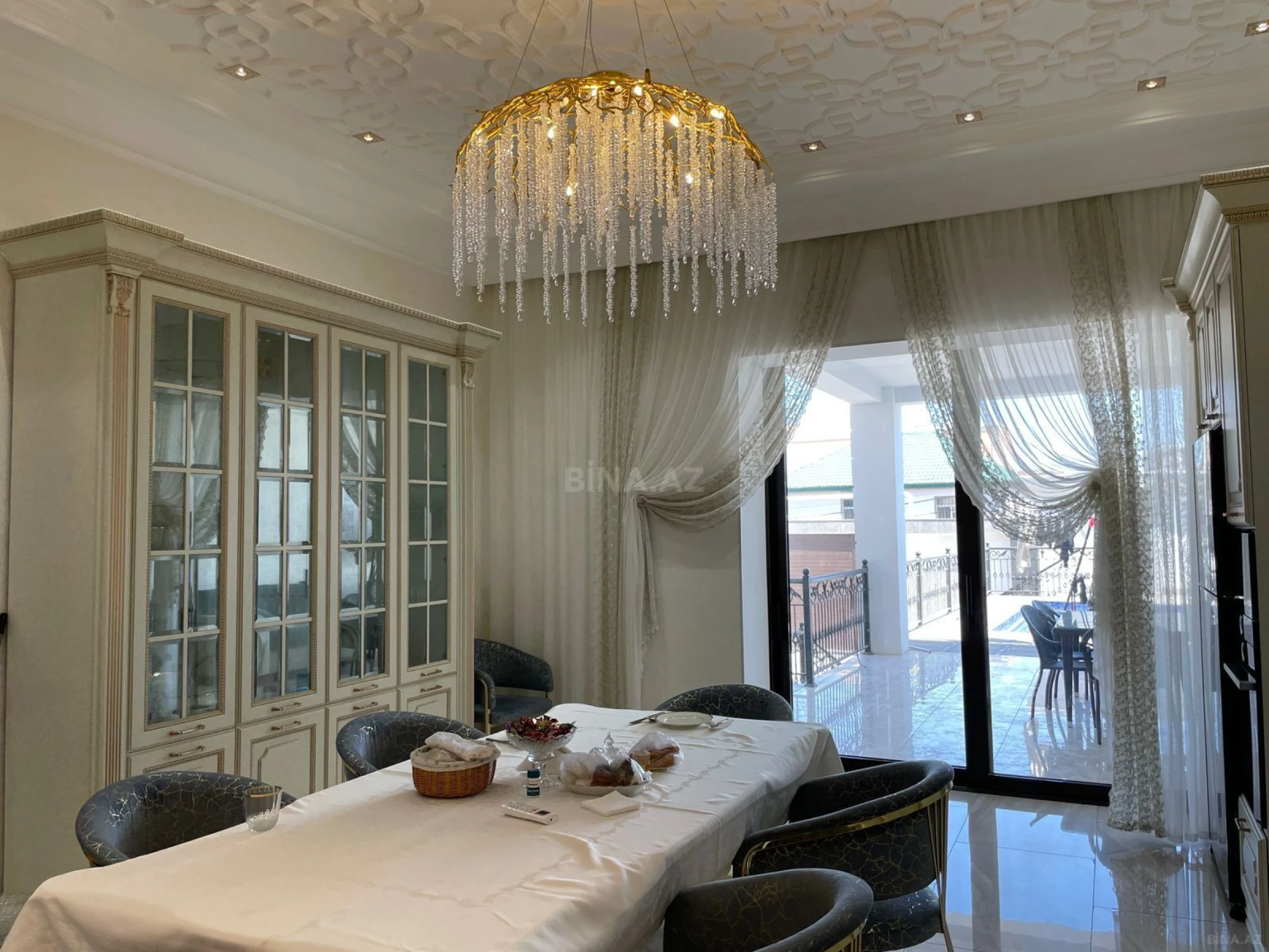 Satılır 7 otaqlı həyət evi 550 m²