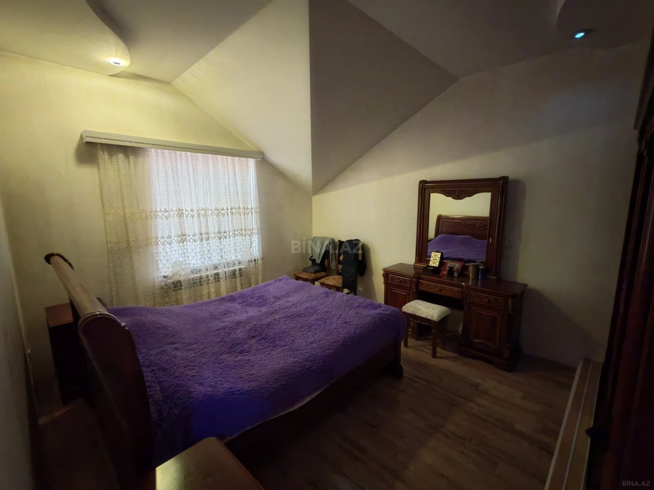 Satılır 5 otaqlı həyət evi 180 m²