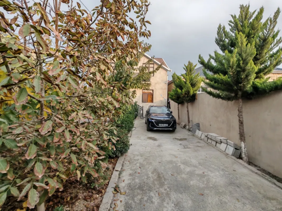 Satılır 5 otaqlı həyət evi 180 m²
