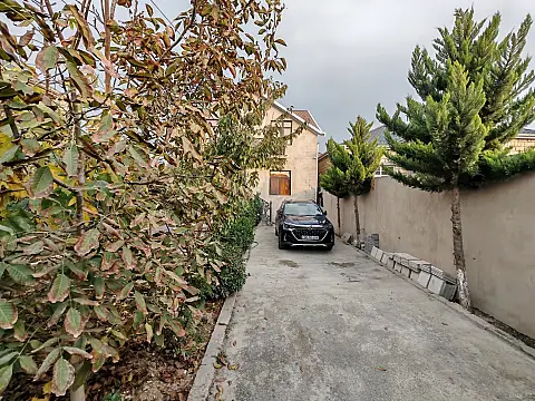 Satılır 5 otaqlı həyət evi 180 m²
