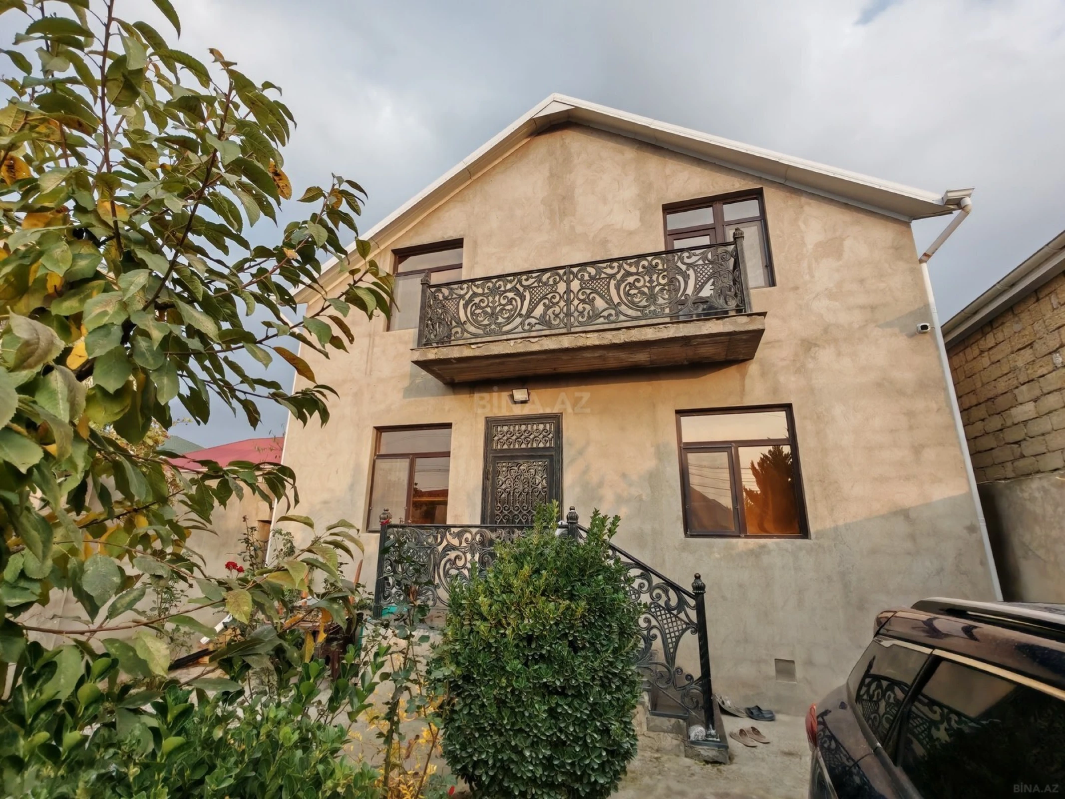 Satılır 5 otaqlı həyət evi 180 m²