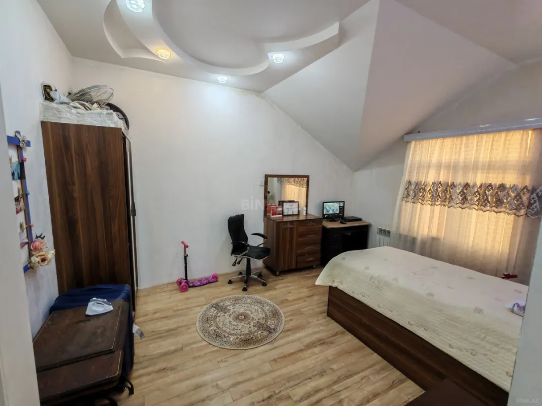 Satılır 5 otaqlı həyət evi 180 m²