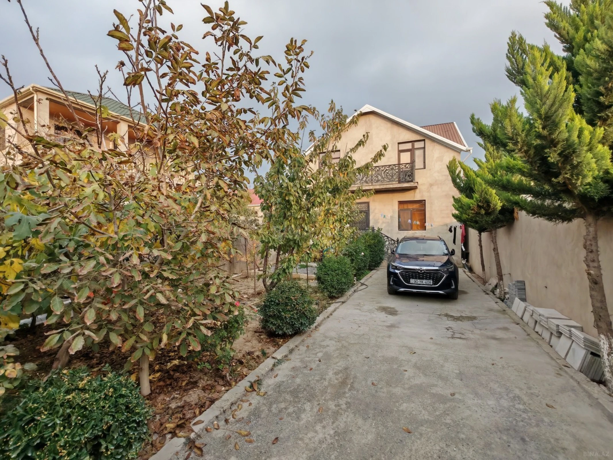 Satılır 5 otaqlı həyət evi 180 m²