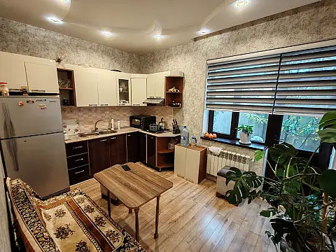 Satılır 5 otaqlı həyət evi 180 m²