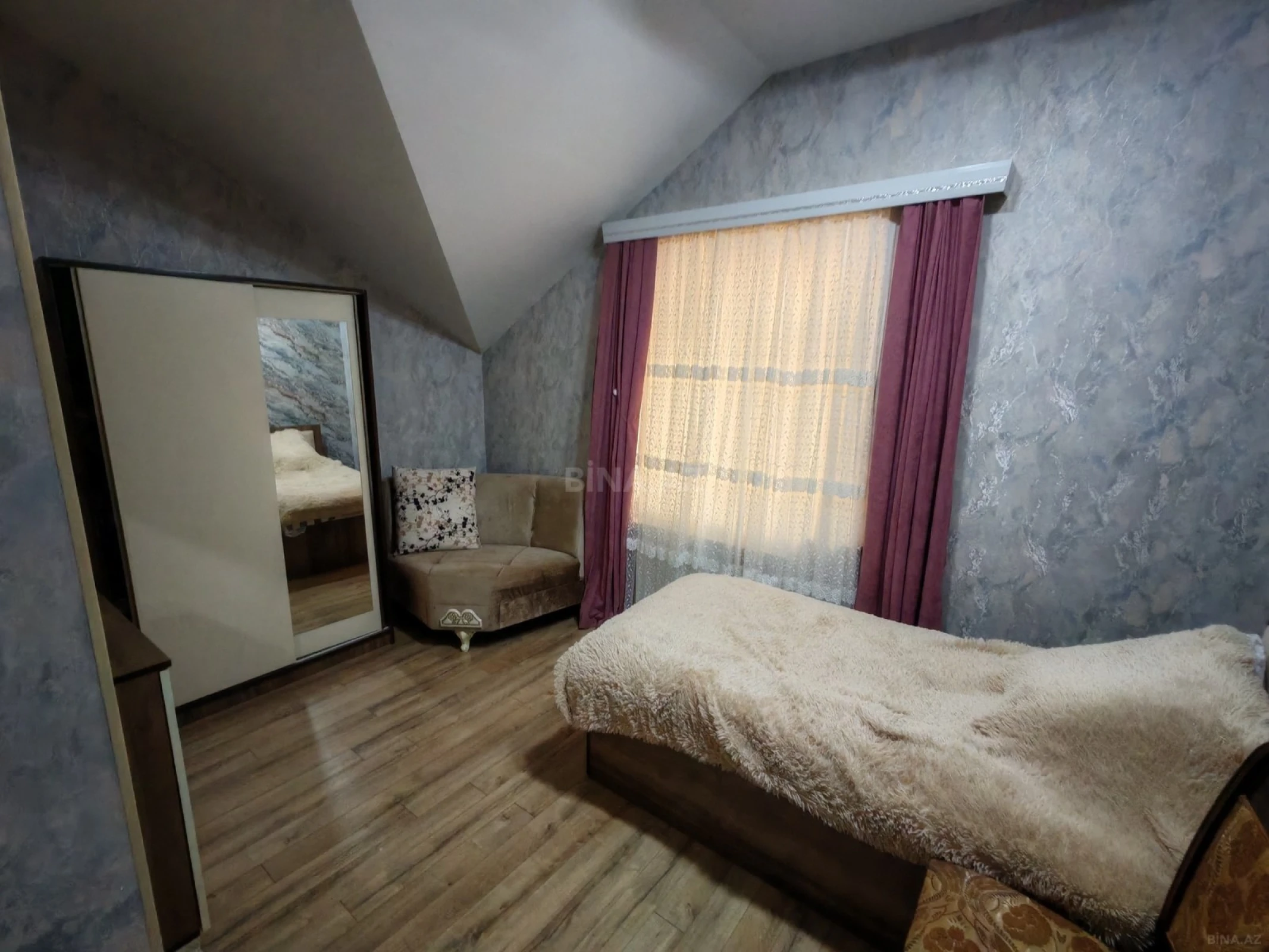 Satılır 5 otaqlı həyət evi 180 m²