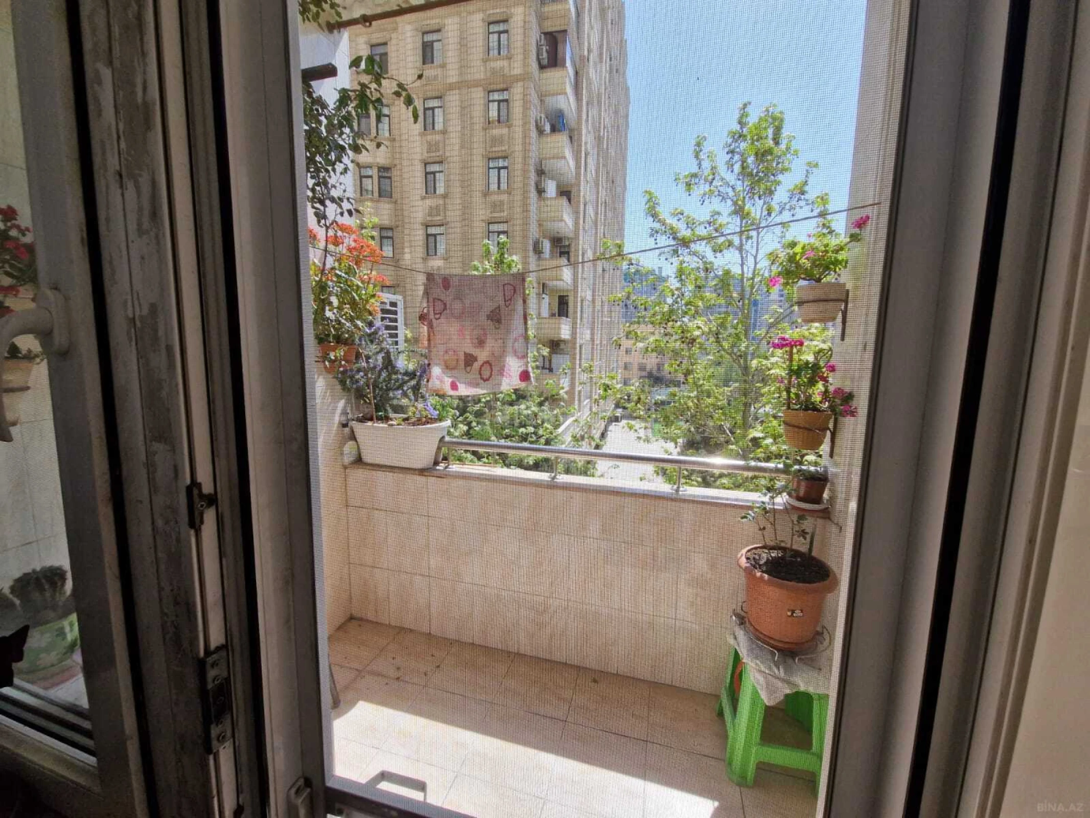 Satılır 4 otaqlı mənzil 195 m²