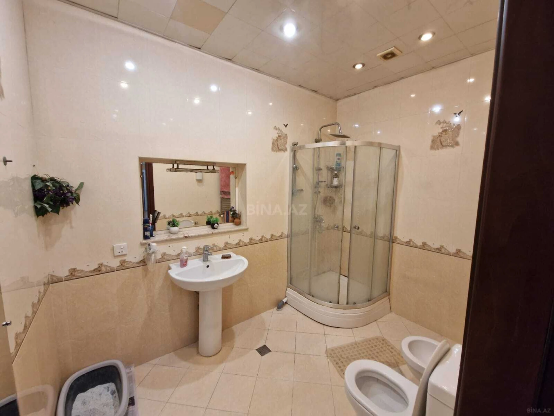 Satılır 4 otaqlı mənzil 195 m²