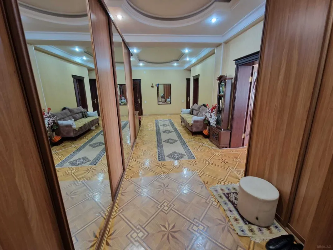 Satılır 4 otaqlı mənzil 195 m²